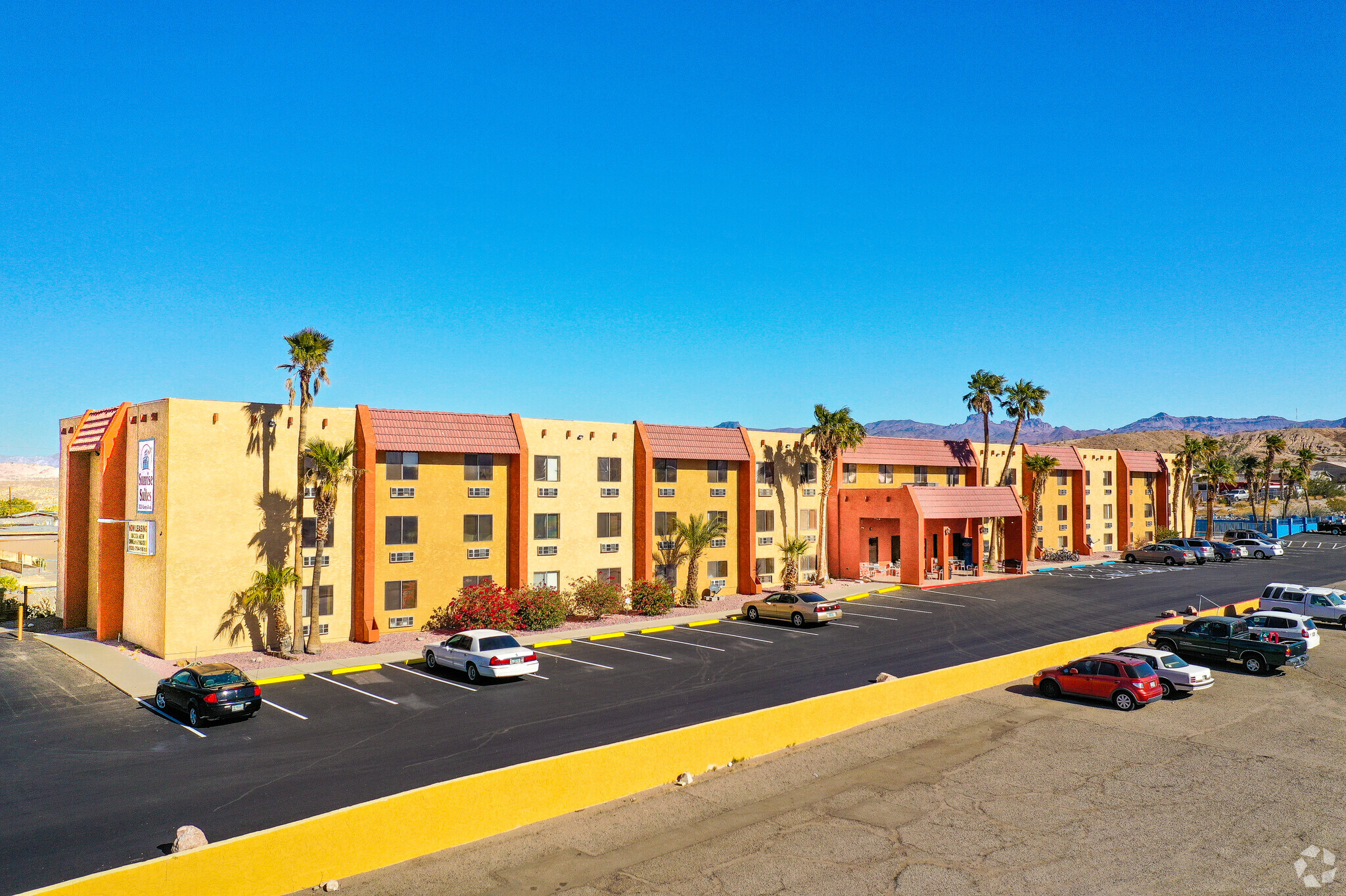 Sunrise Apartments - 100 Majestic